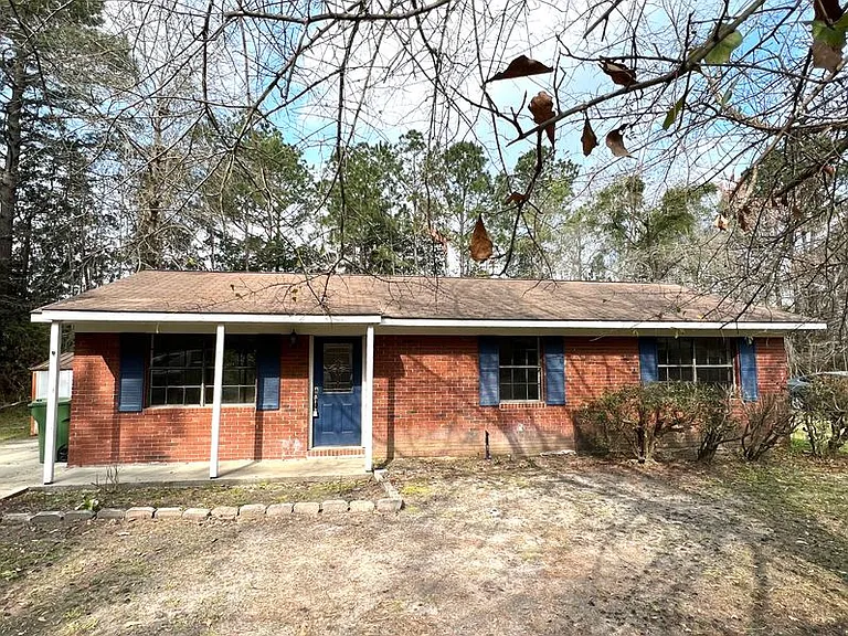 1097 Live Oak Dr — Photo 1