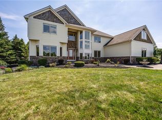 2068 Black Spruce Cir, Manlius, NY 13104