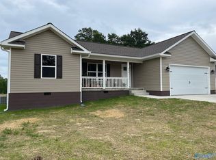 979 Creekstone Point Dr NE, Fort Payne, AL