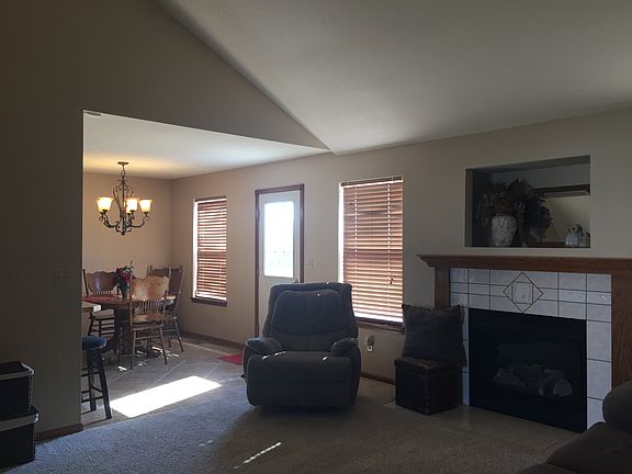 2nd image of 942 N Hickory Dr