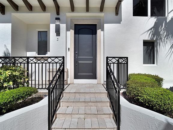 3rd image of 425 N Ocean Blvd #3