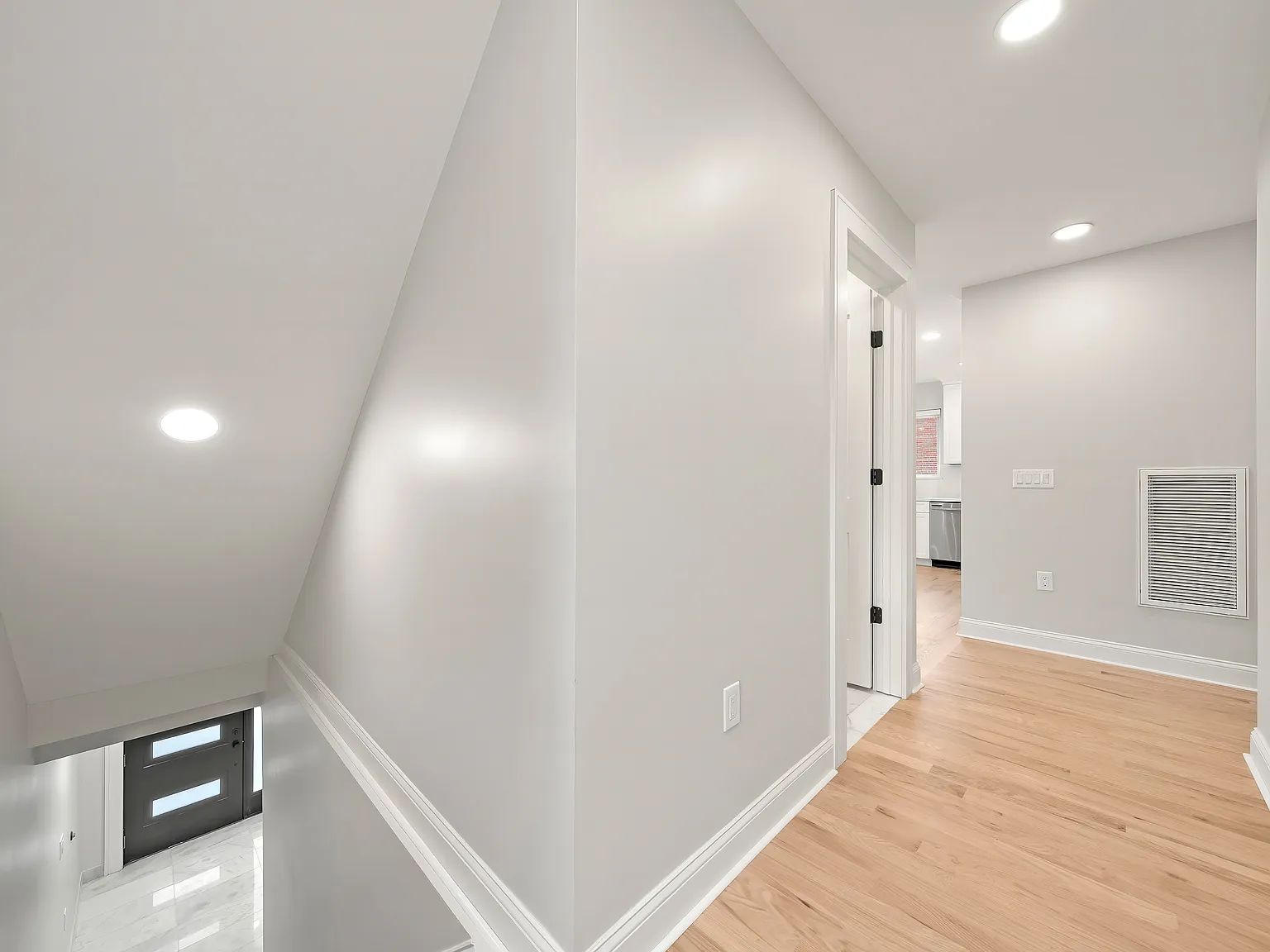 3 bed, $4,900 — Photo 3