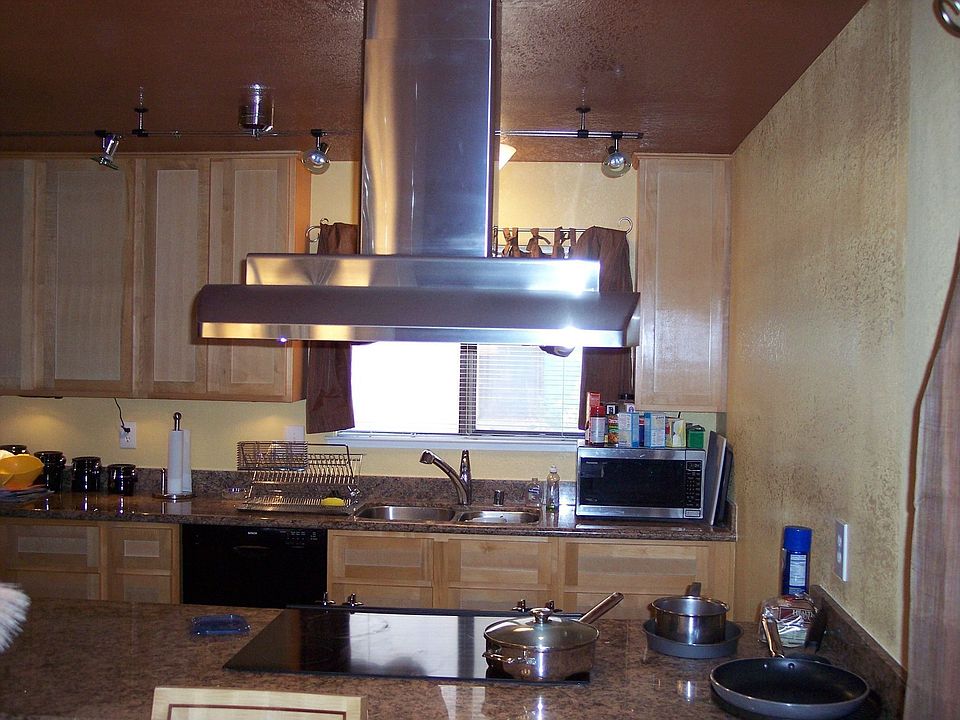 kitchen/dining combo