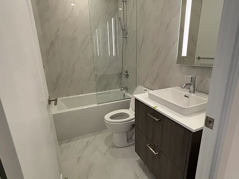 858 Dupont St #Penthouse 23 — Photo 11