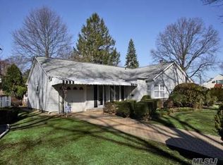 18 Linden St, Garden City, NY 11530