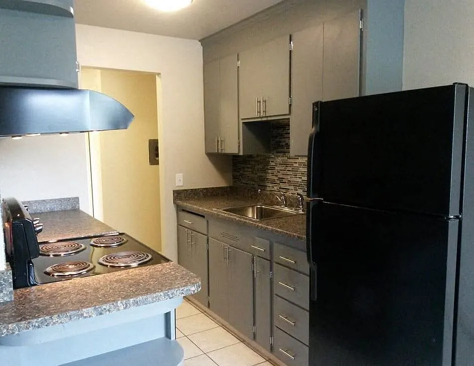 Beach Court Apts (Rainier) — Photo 4