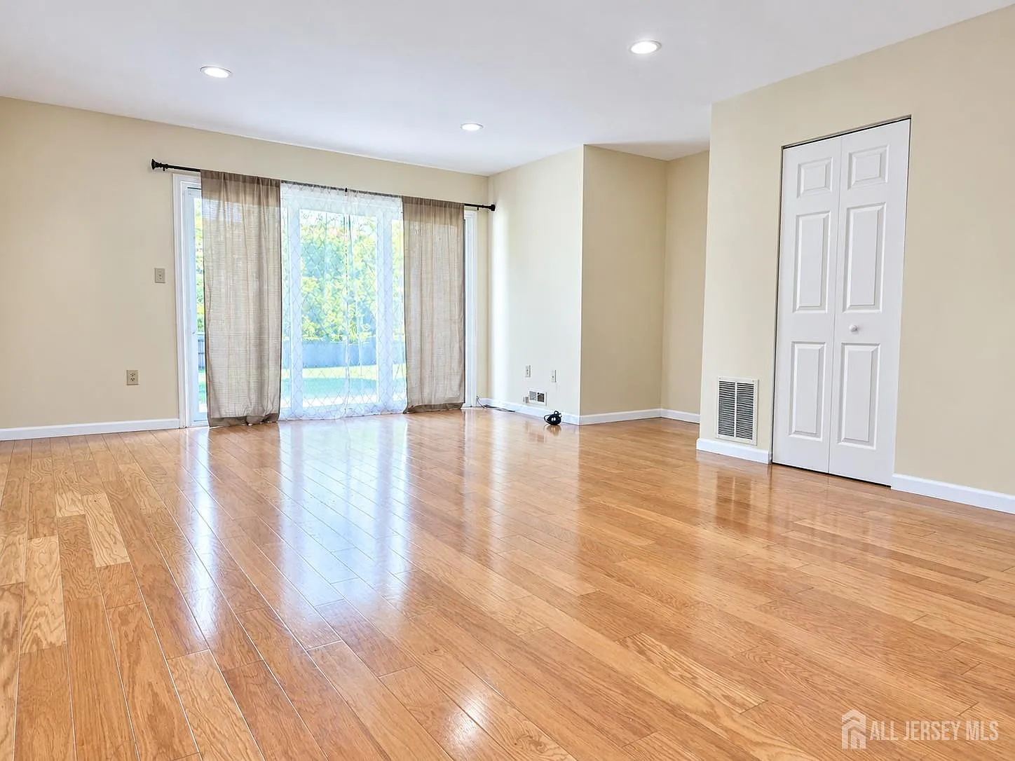 2 bed, 2.5 bath, 1310 sqft, $2,800 — Photo 1