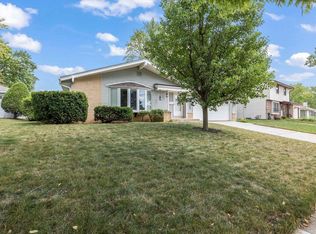 1933 Cardinal Dr, Waukesha, WI 53186