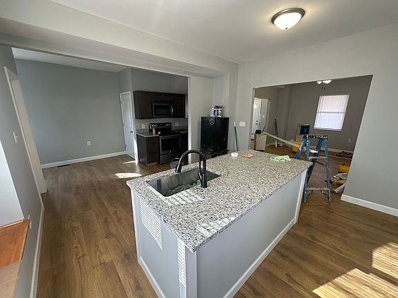 4th image of 459 E Oakland Ave