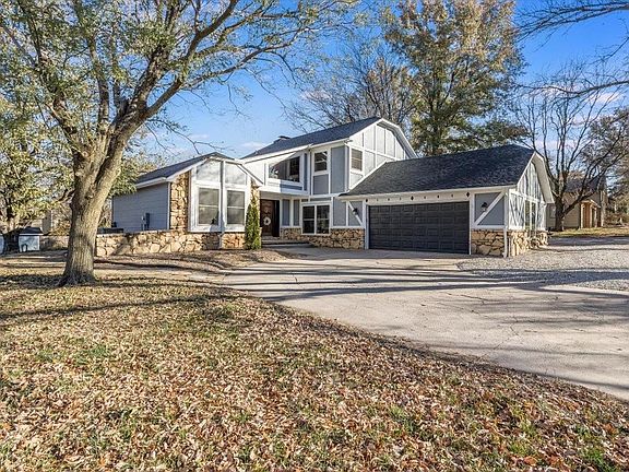 3rd image of 820 E Madapalla Ct
