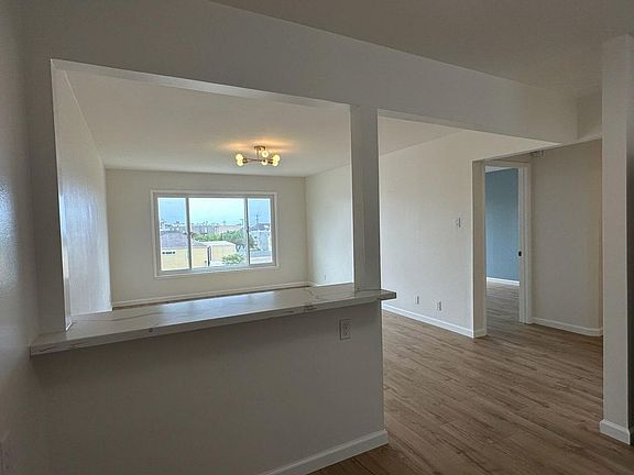 3rd image of 4725 Irving St #6