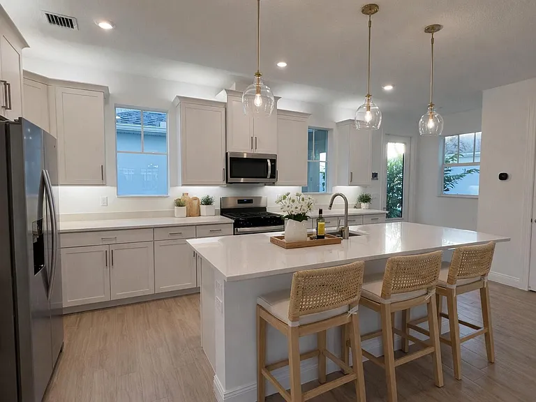 7581 SW Hosford St — Photo 5