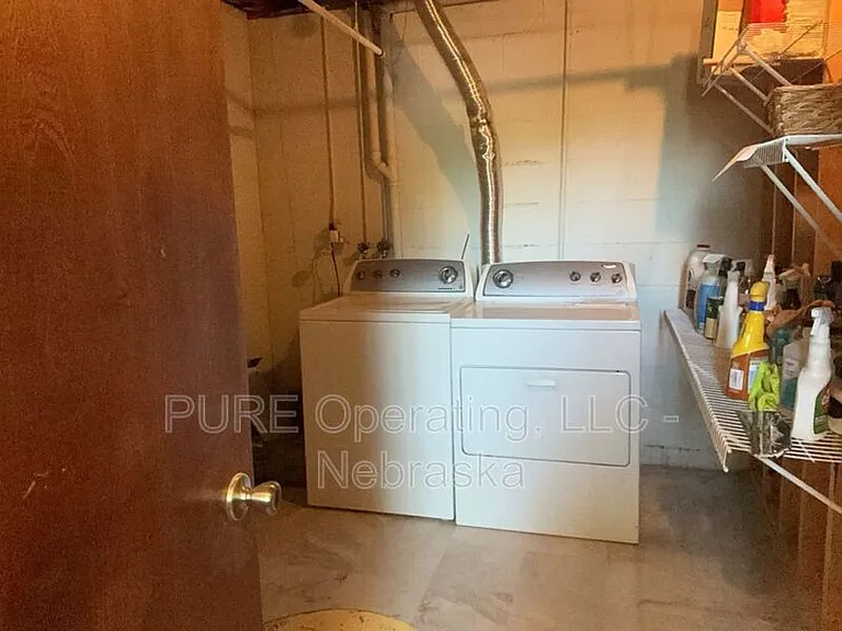105 N Elm St — Photo 26