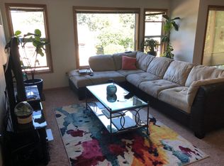 800 N 36th St APT 302, Seattle, WA 98103