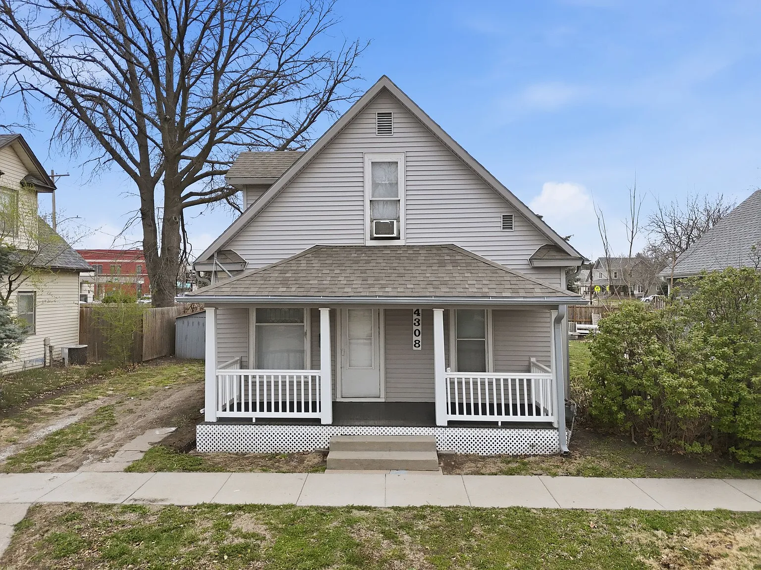 3 bed, 912 sqft, $1,499 — Photo 1