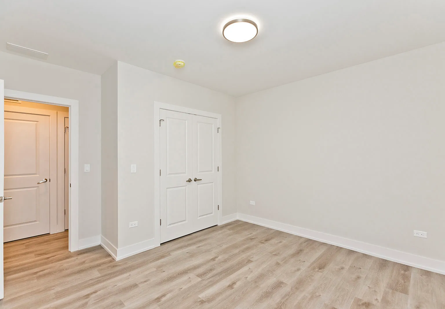 5 bed, $5,400 — Photo 3