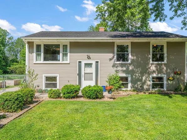 1022 S 18th St, Chesterton, IN 46304