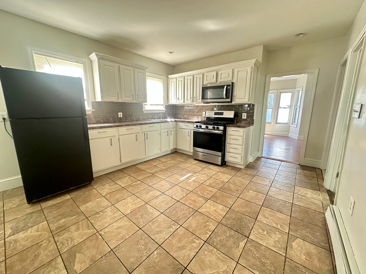 1 bed, 837 sqft, $1,650 — Photo 2
