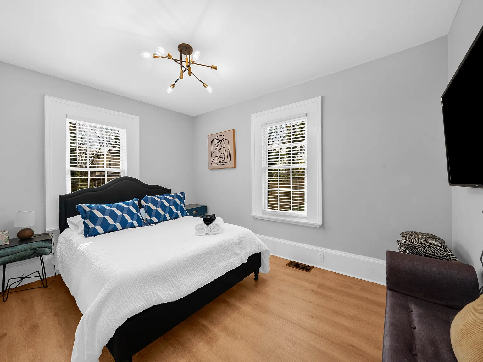 1392 Bryan Ave — Photo 2