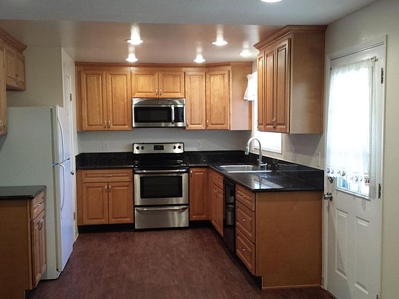 3rd image of 1723 NE Kathryn St