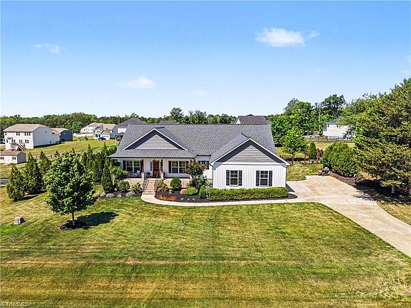 3rd image of 8868 Belews Ridge Rd