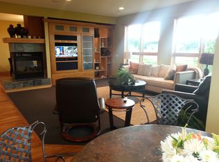 306 Lindsay Rd, Hudson, WI 54016