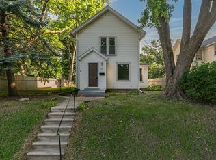 810 W 14th St, Davenport, IA 52804