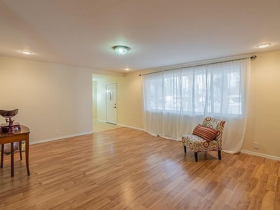 4th image of 8156 E Balfour Dr
