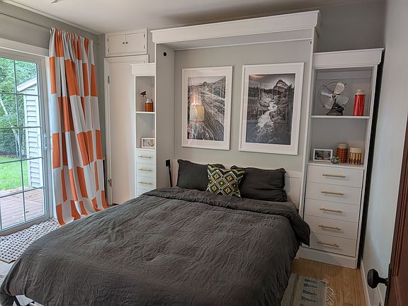 Bedroom 2, Queen size bed.