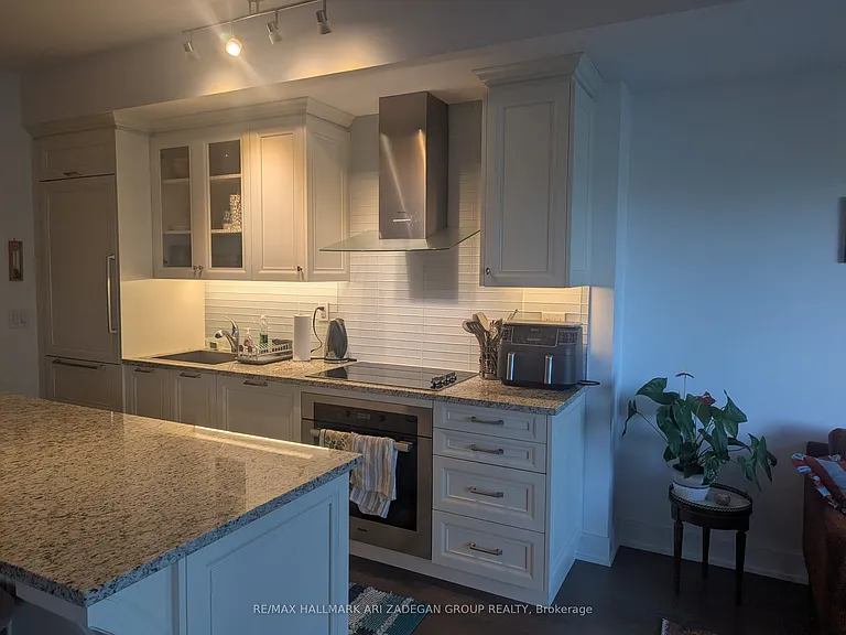 3018 Yonge St #514 — Photo 7