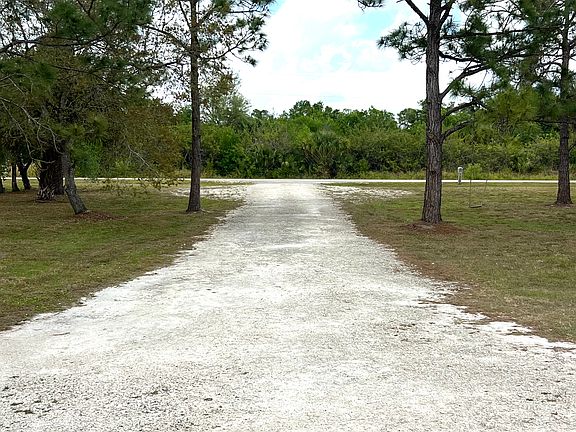 View of entrance and driveway