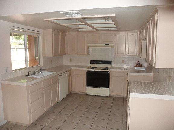 5th image of 9521 N Sharon Ave #1