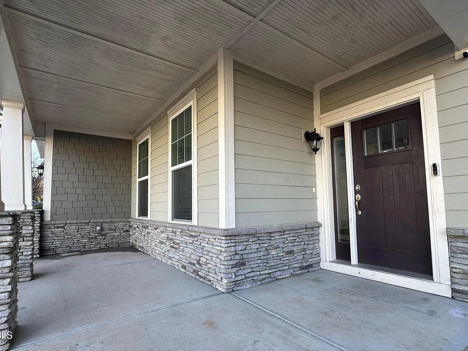 4 bed, 3.0 bath, 3300 sqft, $2,950 — Photo 2