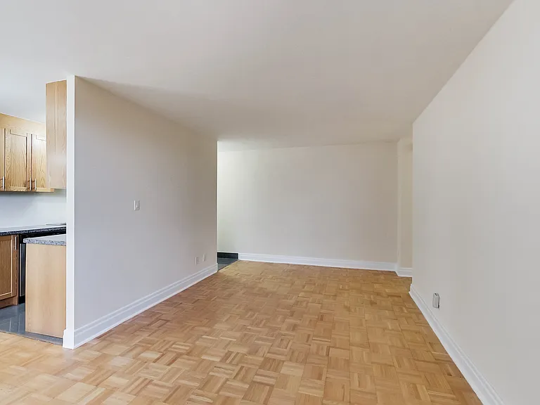 101 Cosburn Ave #104 — Photo 82