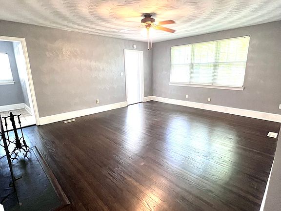 5th image of 210 Pennsylvania Ave APT 1