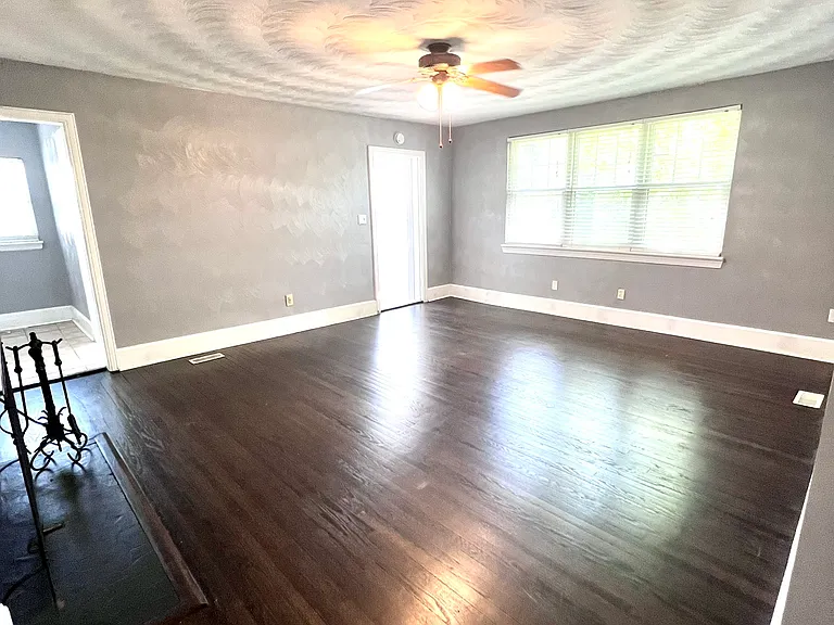 210 Pennsylvania Ave #1 — Photo 5