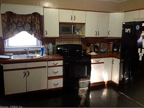 4th image of 11 Lettney Pl