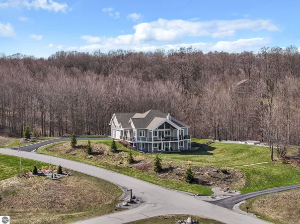 6790 S Rolling Hills Dr, Traverse City, MI 49684