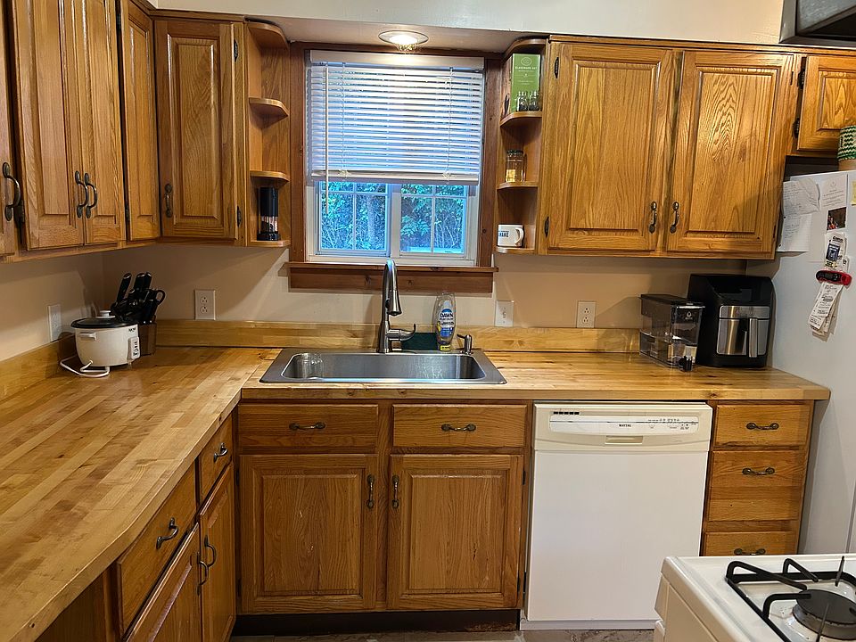 Another view of kitchen.