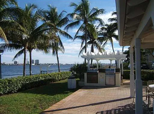 2 bed, 2.0 bath, 1206 sqft, $1,800 — Photo 2