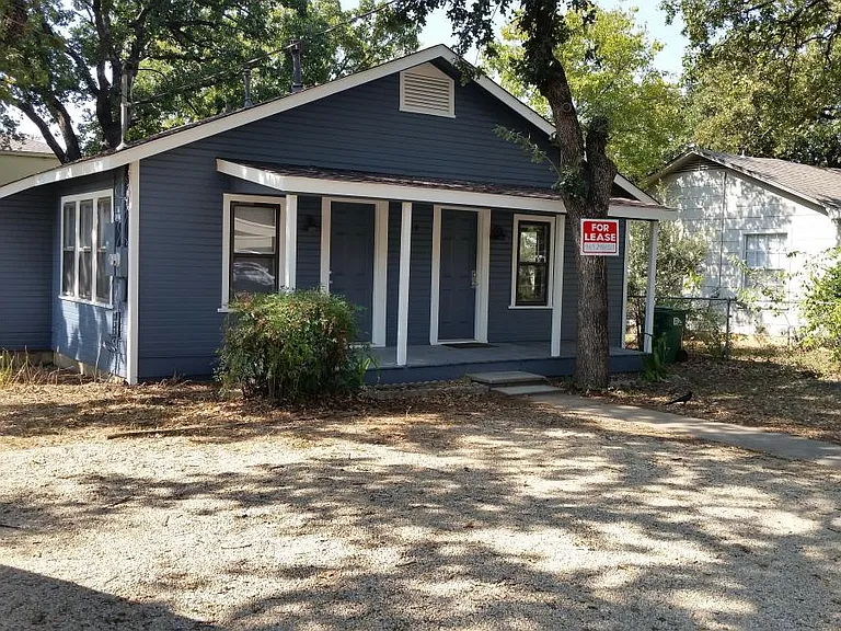 1106 S Avenue B — Photo 1