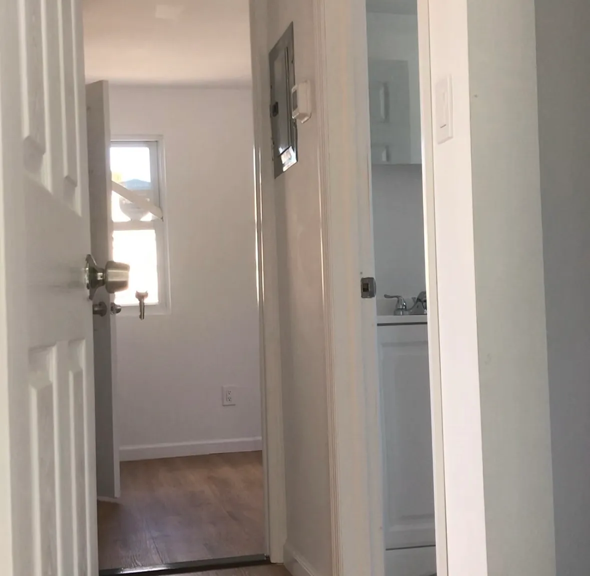 1 bed, 900 sqft, $1,350 — Photo 1
