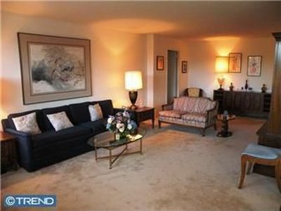 1001 City Ave APT EE520, Wynnewood, PA, 19096