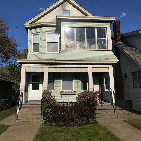52 Grove Ave — Photo 2
