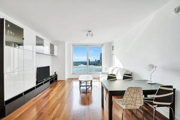 Rented by Bold New York | media 15