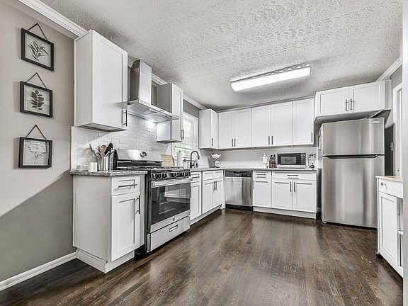 3rd image of 5950 John St