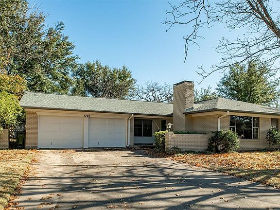 4th image of 1703 Oakridge Dr