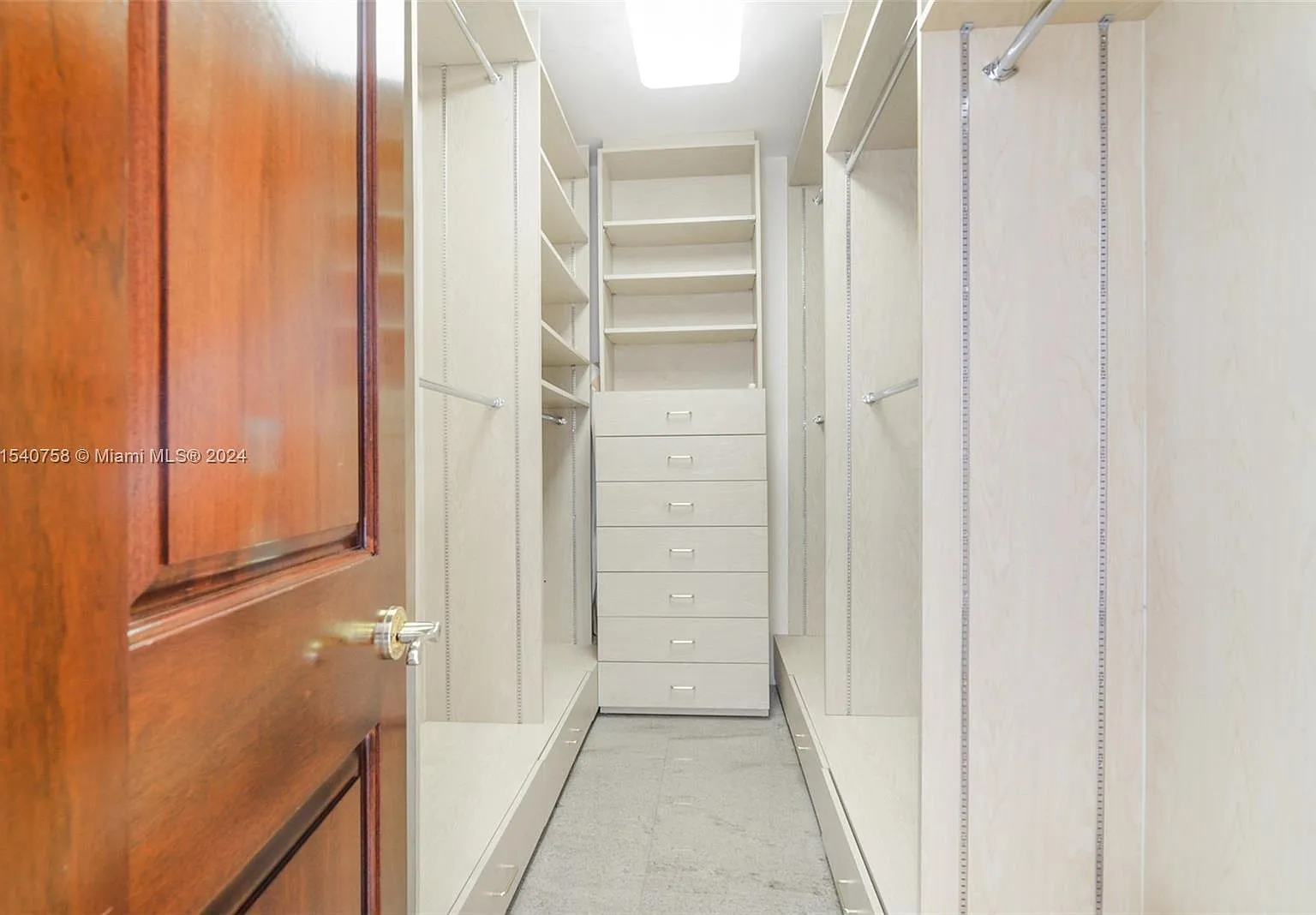 4 bed, 4.5 bath, 3770 sqft, $35,000 — Photo 3
