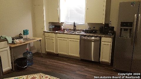 4th image of 327 Kendalia Ave