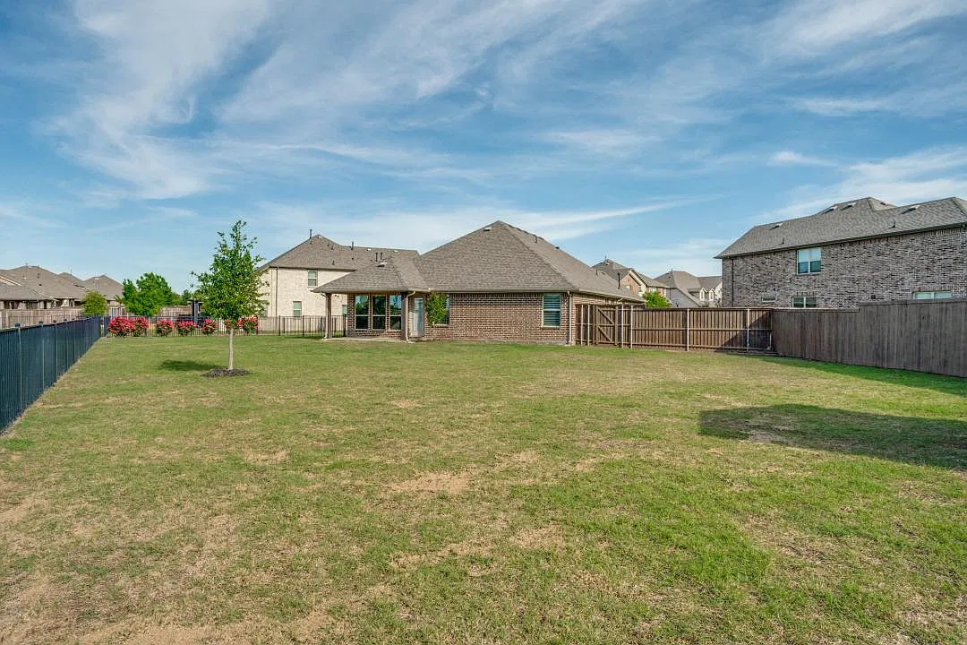 4 bed, 2071 sqft, $2,500 — Photo 4
